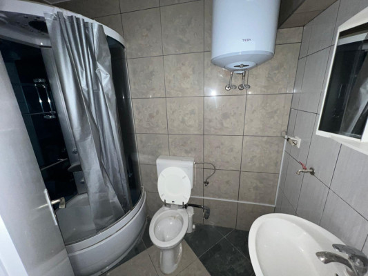 Kuća: Zagreb (Donja Dubrava), 300 m2 (iznajmljivanje)