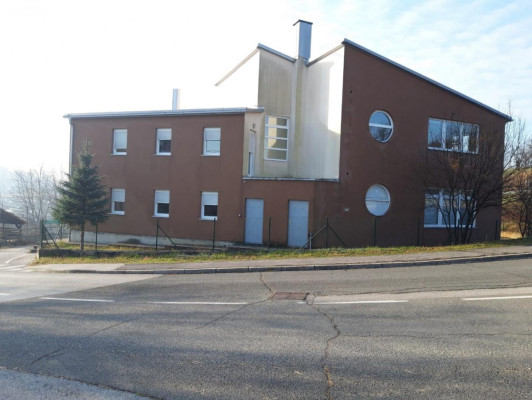 Poslovni prostor u poslovnoj zgradi, Duga Resa, 260 m2