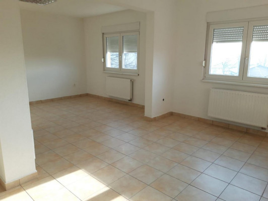 Poslovni prostor u poslovnoj zgradi, Duga Resa, 260 m2