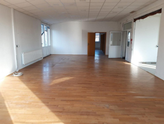 Poslovni prostor u poslovnoj zgradi, Duga Resa, 260 m2