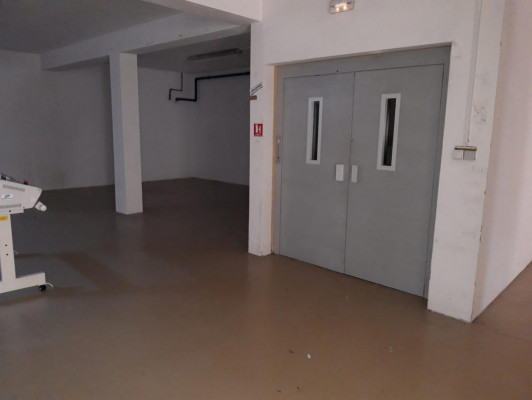 Poslovni prostor u poslovnoj zgradi, Duga Resa, 260 m2