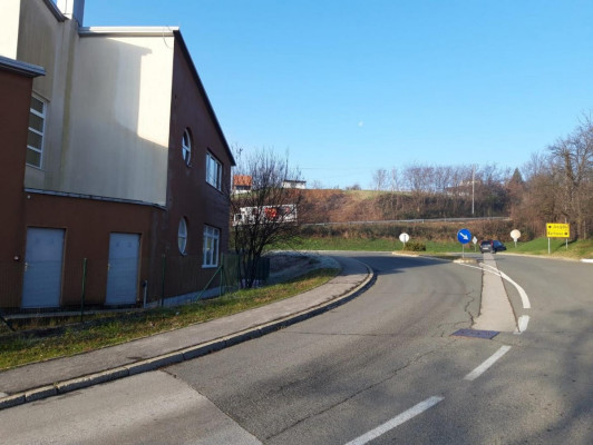 Poslovni prostor u poslovnoj zgradi, Duga Resa, 260 m2