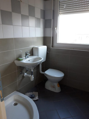 Poslovni prostor u poslovnoj zgradi, Duga Resa, 260 m2