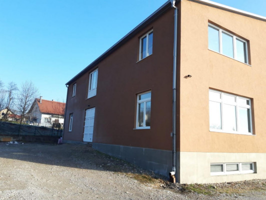 Poslovni prostor u poslovnoj zgradi, Duga Resa, 260 m2