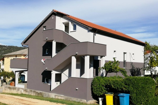 Punat (otok Krk), kuća dvokatnica, 325 m²