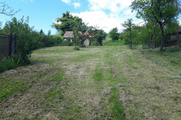 Sesvete (Donji Vugrovec),građevinsko zemljište sa trošnom kućom